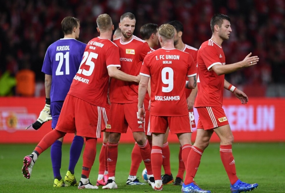  药厂弗赖堡闷平收场，欧战资格争夺渐入白热化  